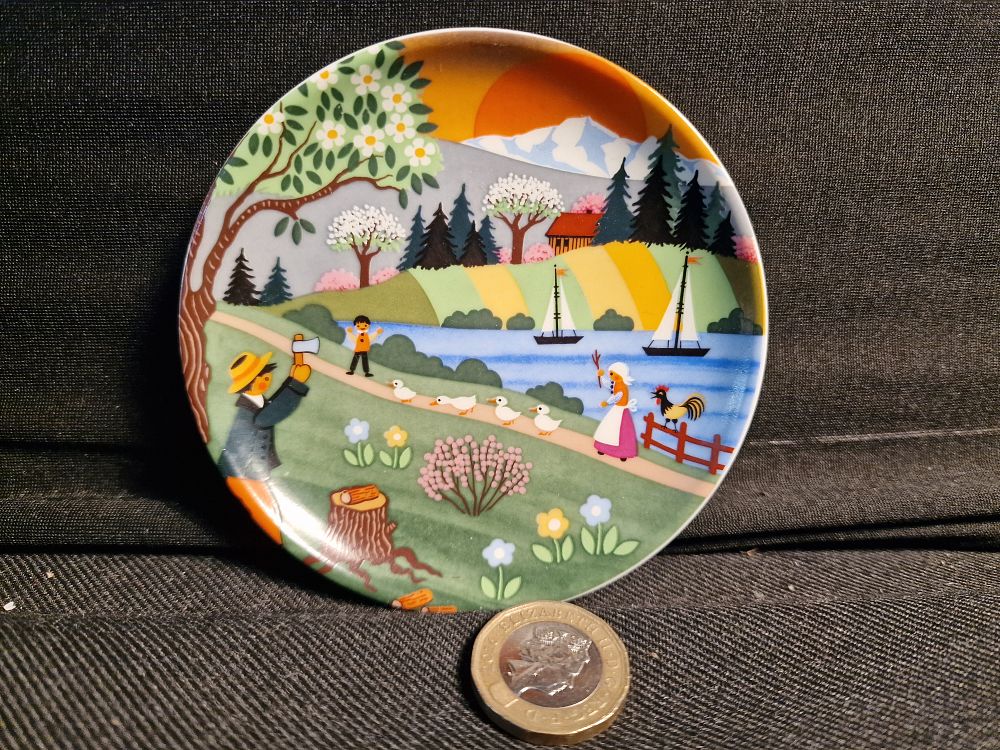 Lot 200: Vintage Reutter West German Collectable Small Decorative Plate
