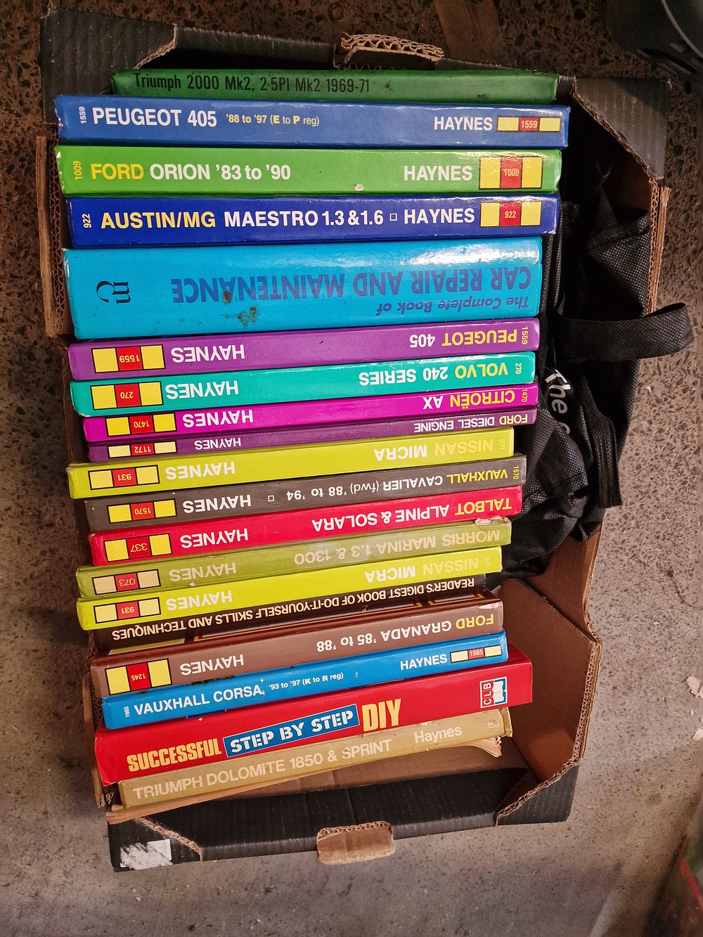 Lot 207: Selection of Haynes Manuals and Mechanical Books COLLECTION ONLY