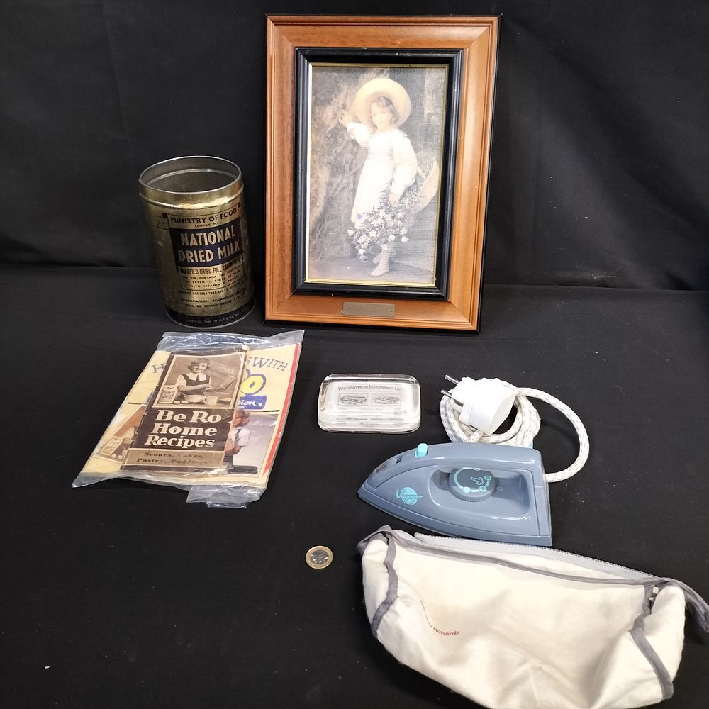 Lot 223: Selection of Vintage Items