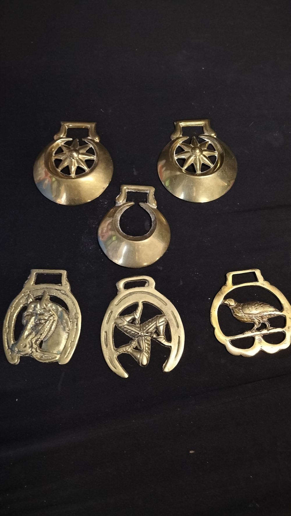 Lot 601: 6 vintage horse brasses 