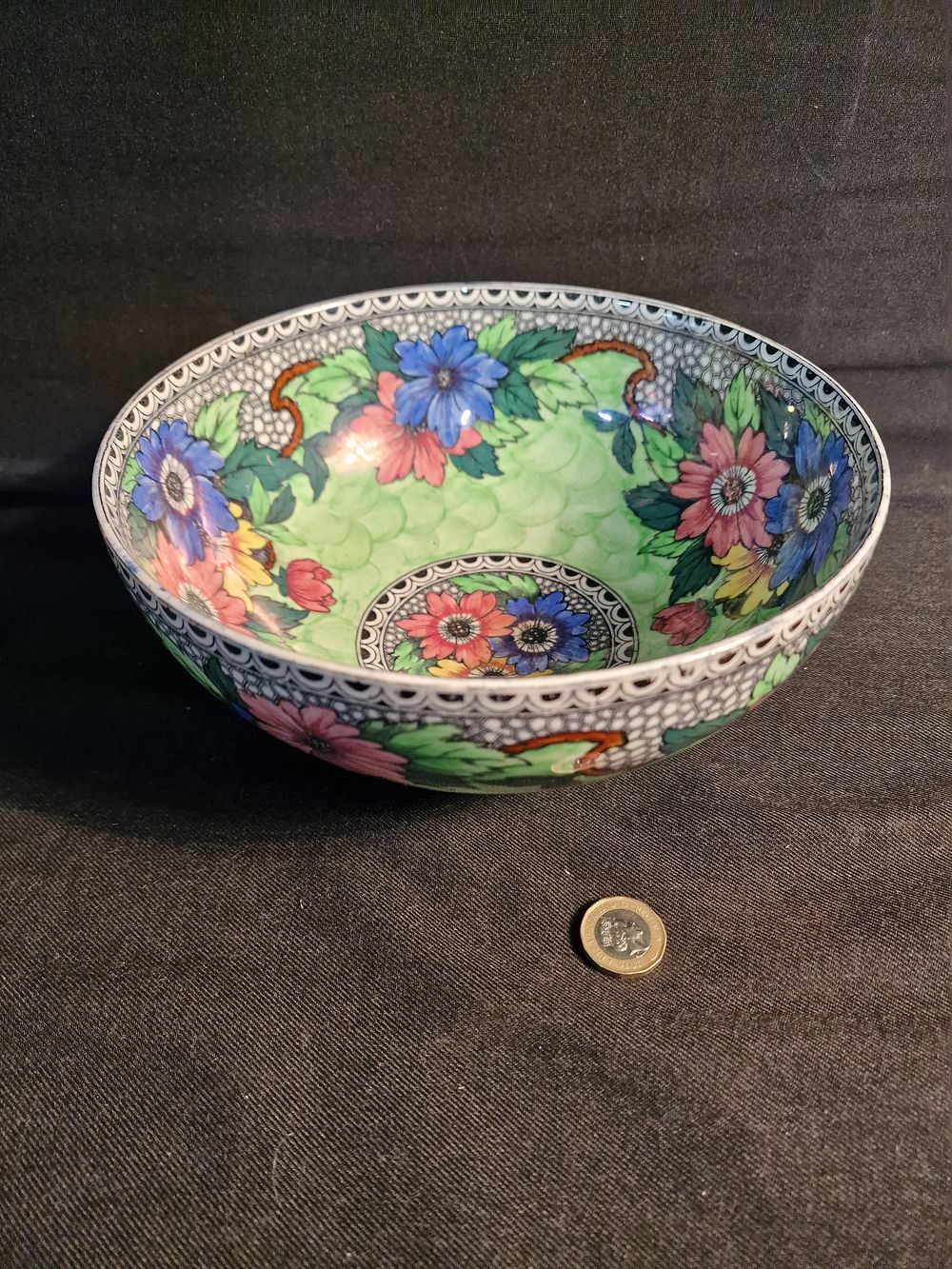 Lot 246: Vintage Decorative Maling Ware Bowl