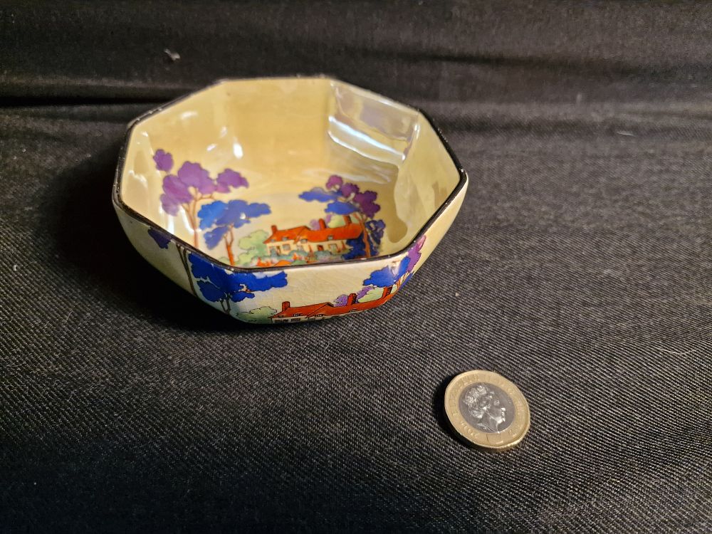 Lot 247: Vintage Decorative Meir Ware Bowl