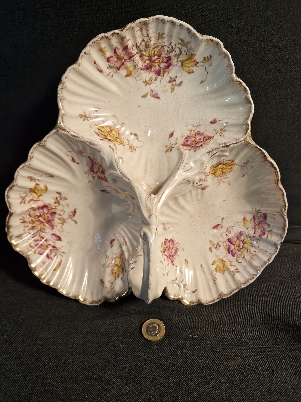 Lot 249: Vintage 3 Section Serving Dish With Handle