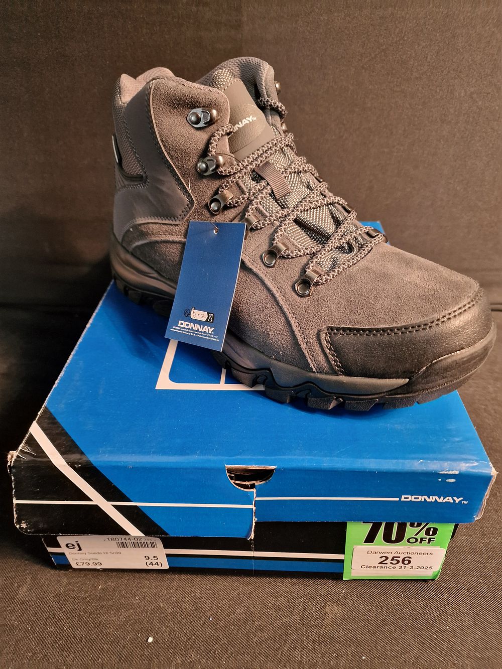 Lot 256: Donnay Suede Waterproof Walking Boots Dark Grey/Black UK Size 9.5 RRP £79.99