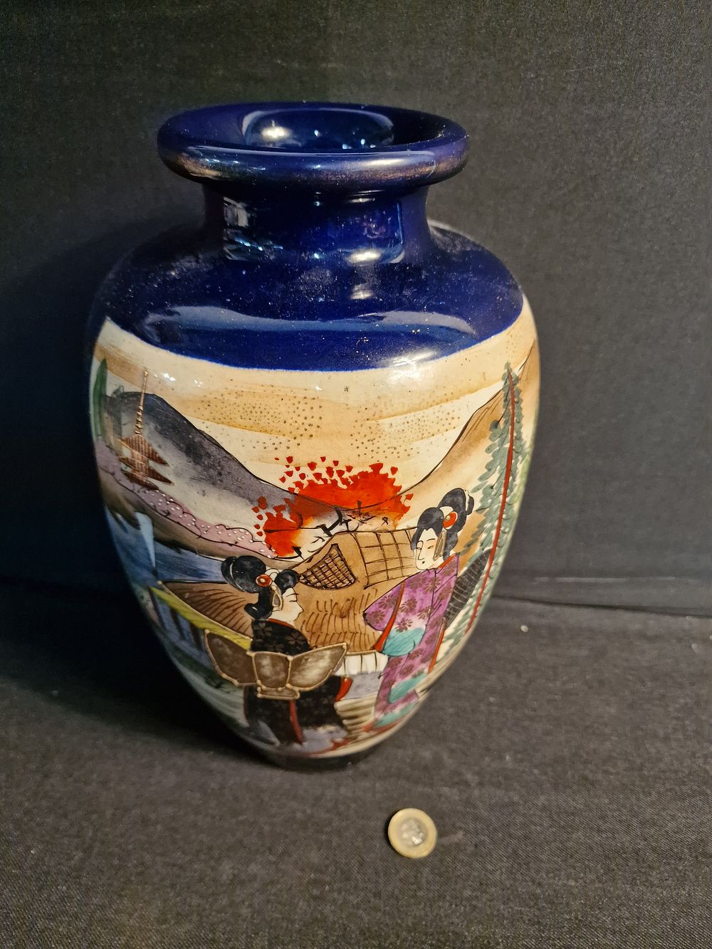 Lot 257: Vintage Decorative Japanese Satsuma Vase 30cm Tall