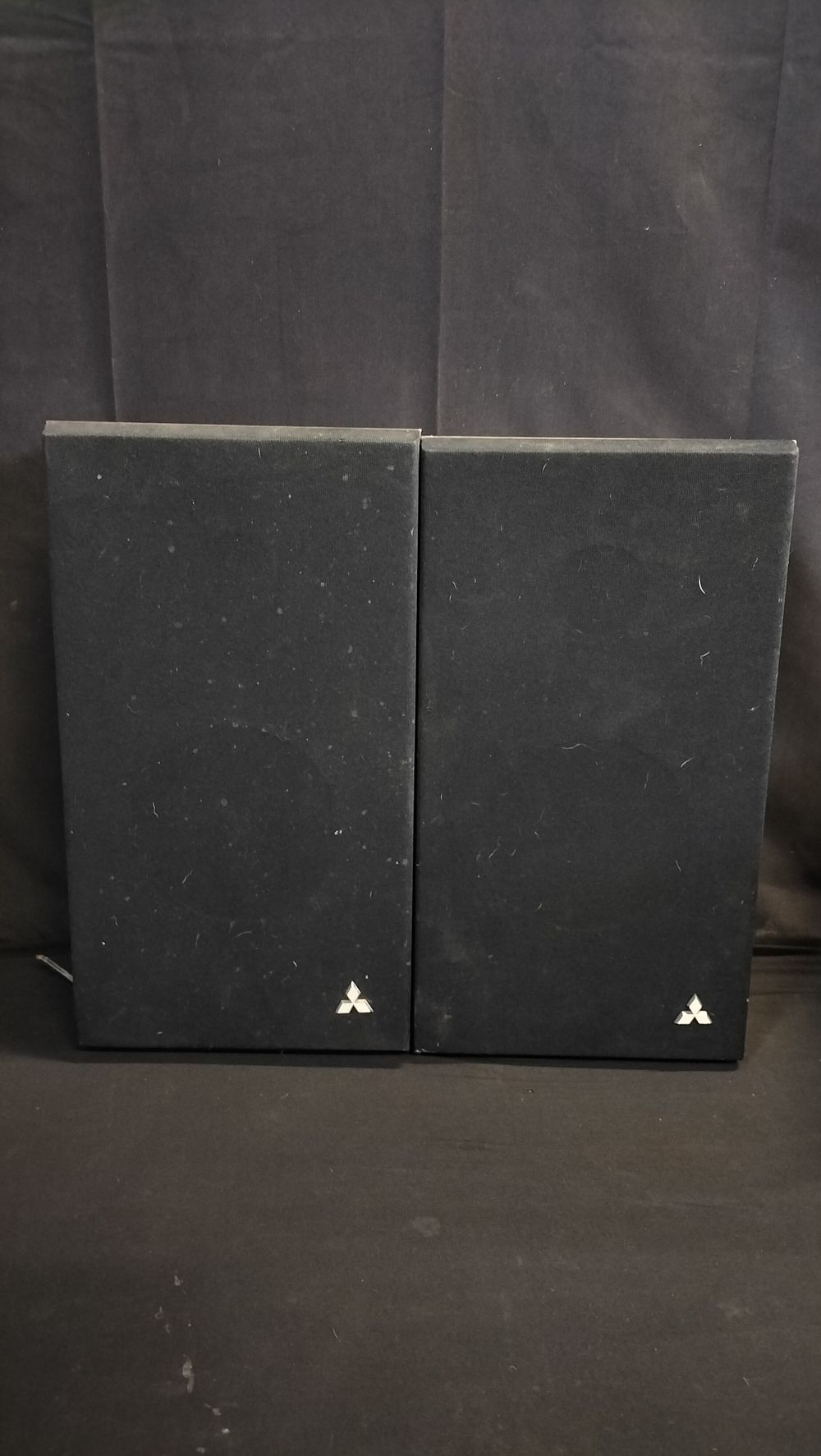 Lot 623: Pair of Mitsubishi Electric SS8000 speakers 