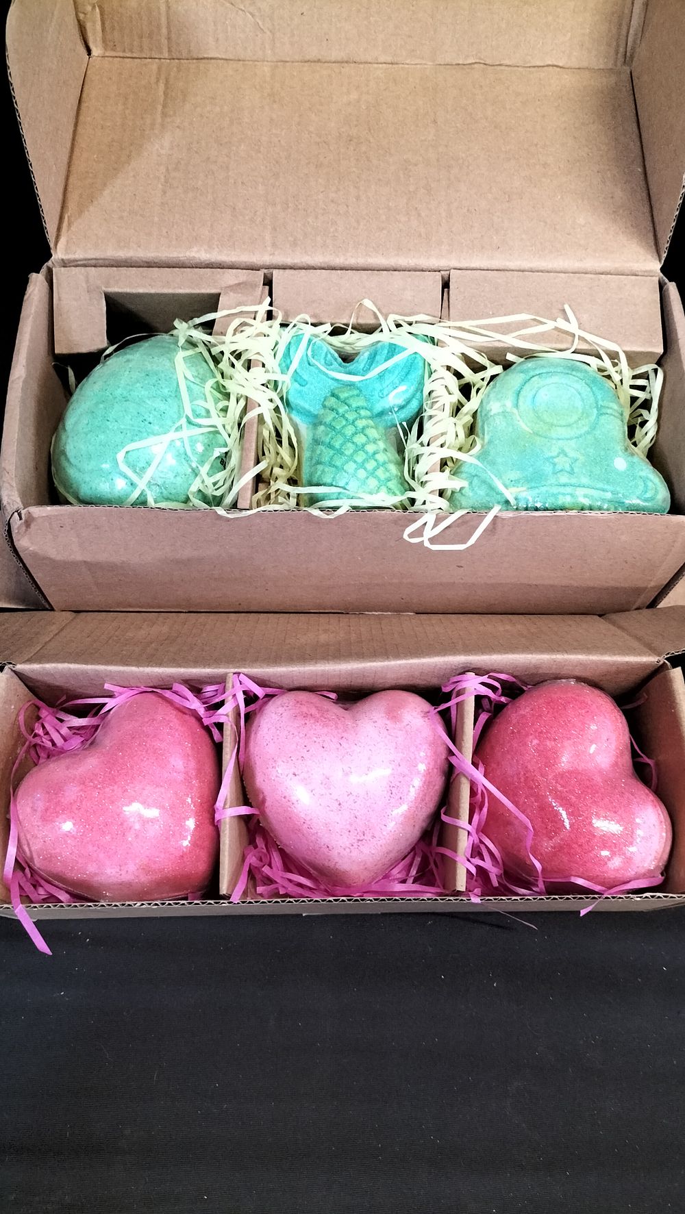 Lot 626: 2x M& S 3 x bath Fizzer trios...