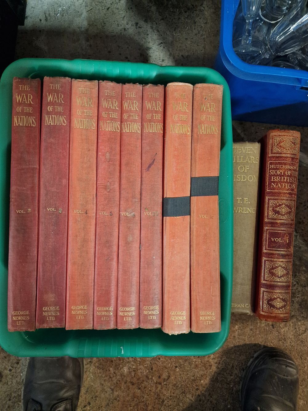Lot 292: Vintage Books inc 8 Volumes of The War of The Nations