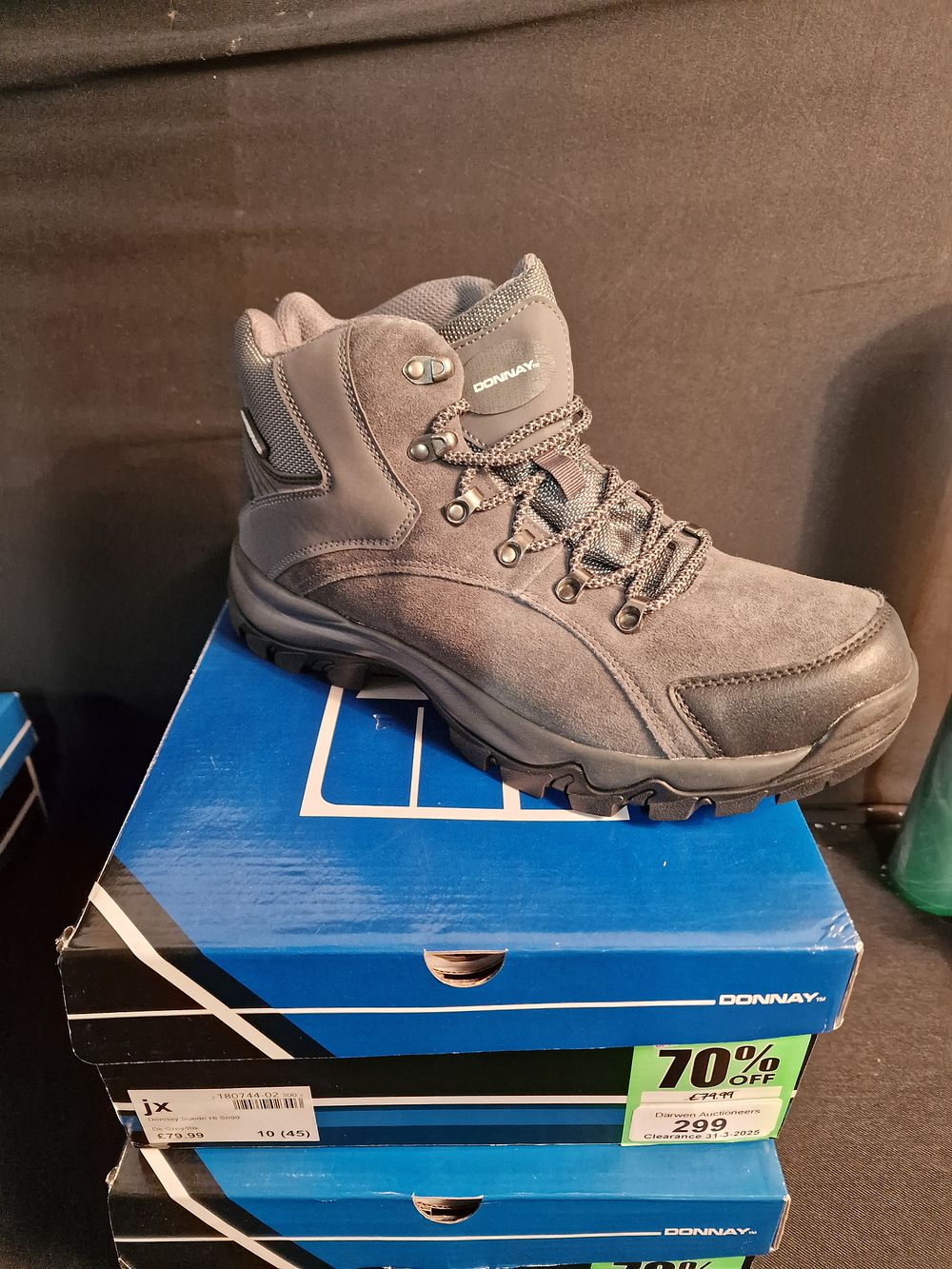 Lot 299: Donnay Suede Waterproof Walking Boots Dark Grey/Black UK Size 10 RRP £79.99