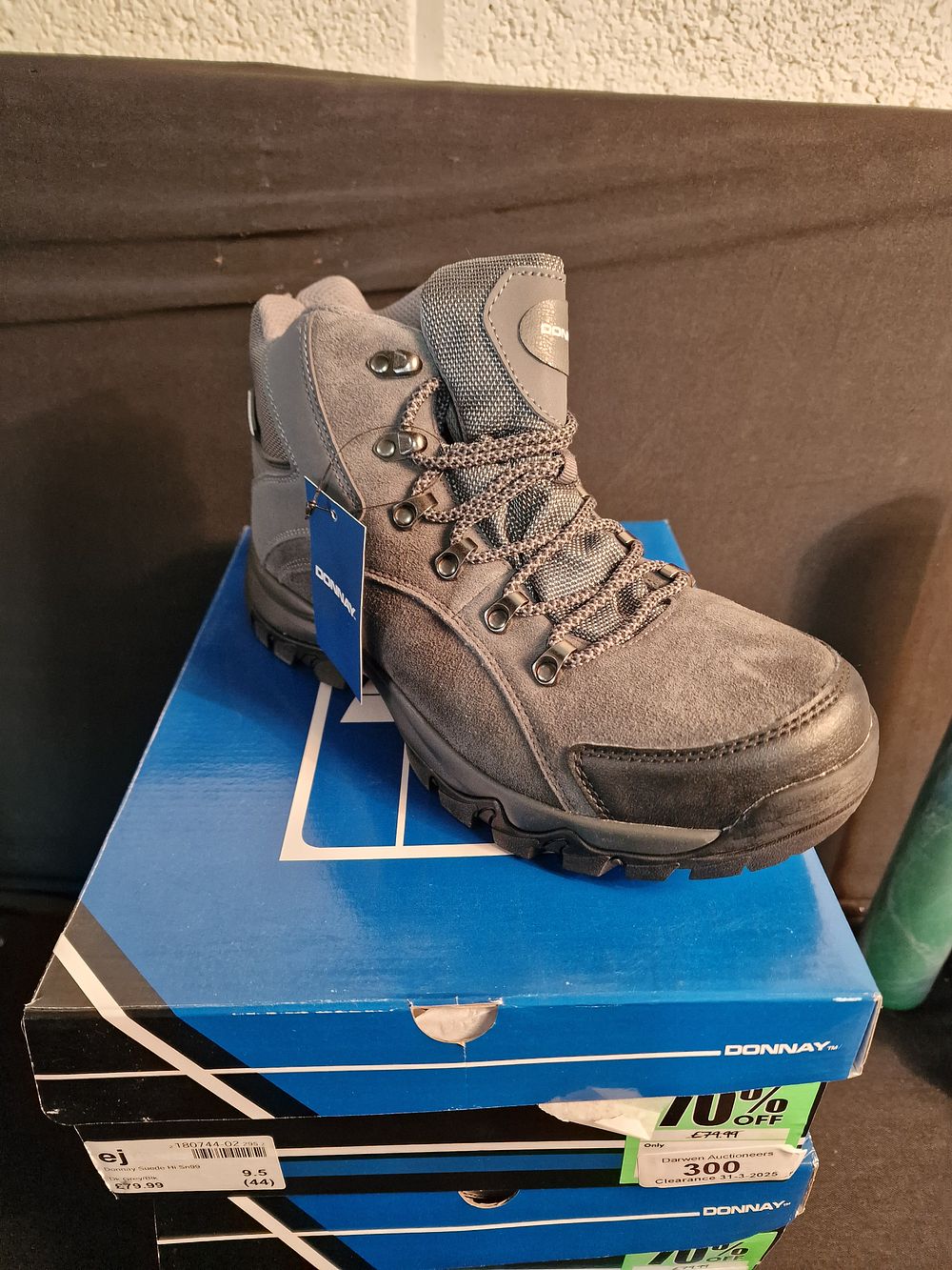 Lot 300: Donnay Suede Waterproof Walking Boots Dark Grey/Black UK Size 9.5 RRP £79.99