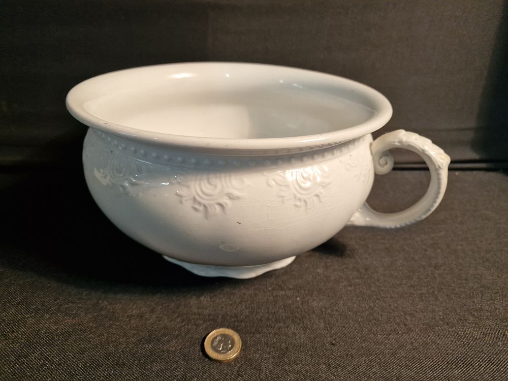 Lot 304: Vintage Alfred Meakin Chamber Pot