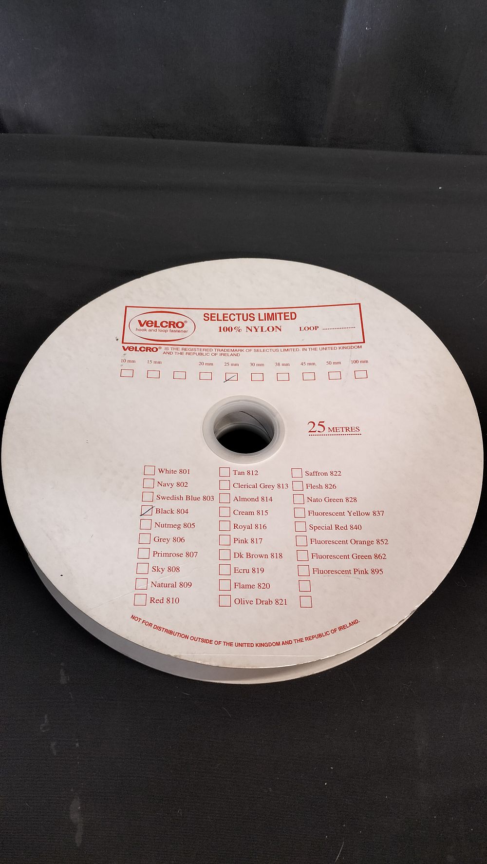Lot 646: Reel of 25 mm loop velcro 