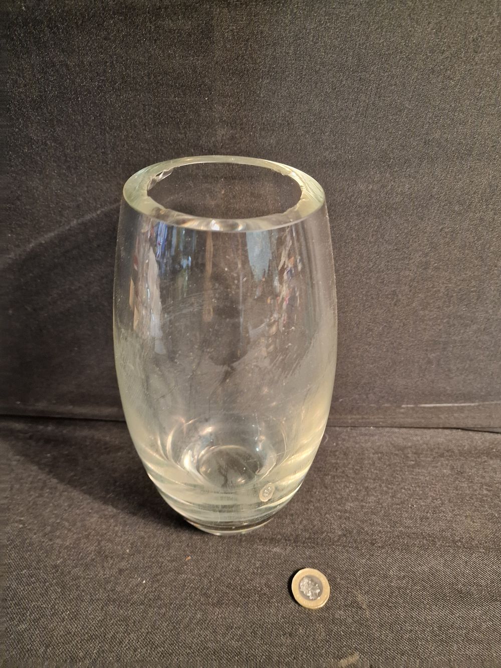 Lot 309: Chunky Glass Vase 23cm Tall