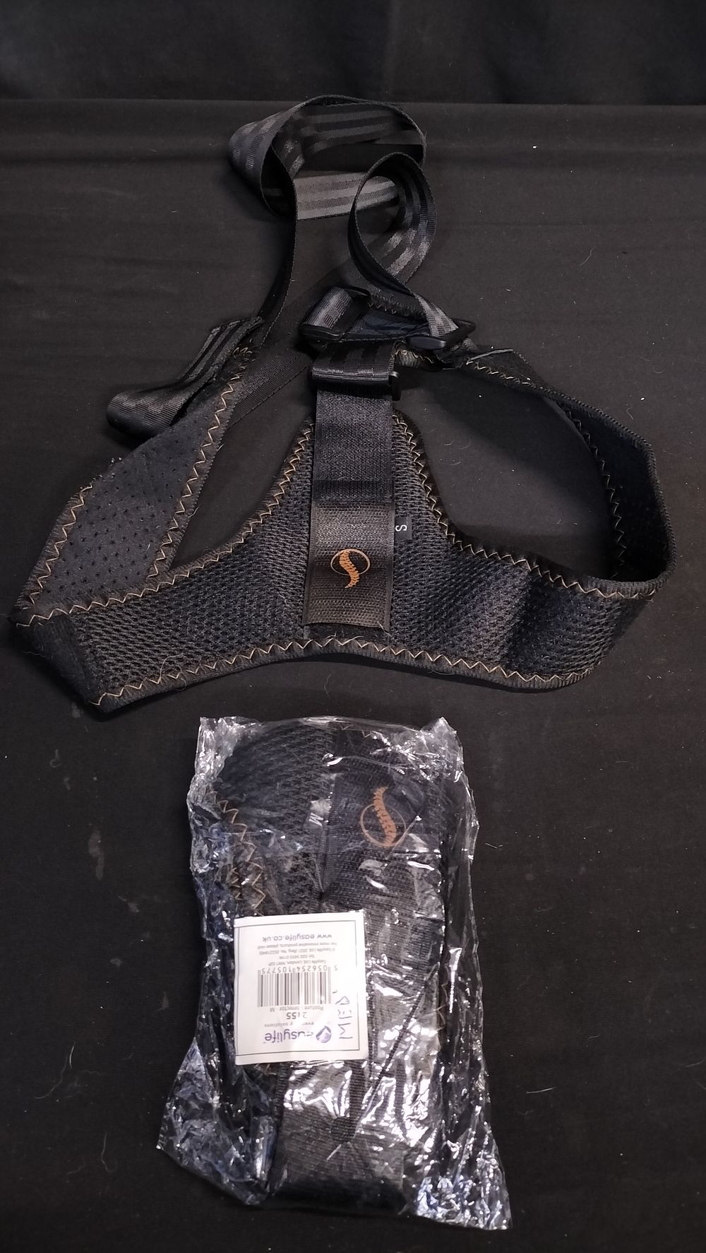 Lot 649: Pair of posture correctors size S& M 