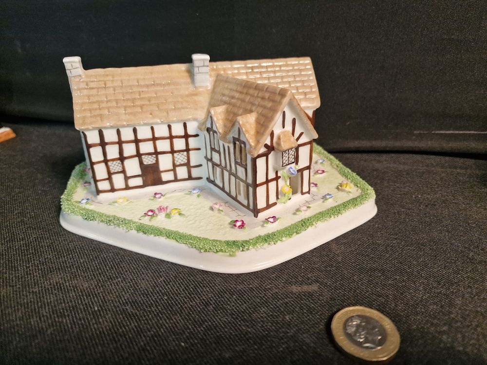 Lot 319: Coalport Shakespeare's Birthplace Stratford-Upon-Avon