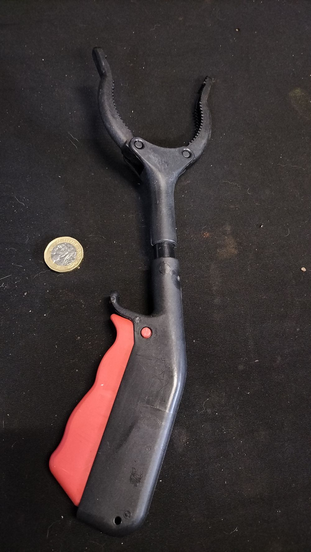 Lot 664: Small short gripper