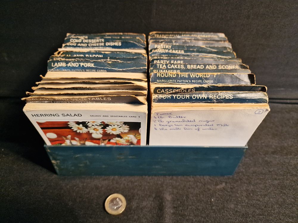 Lot 327: Vintage Recipe Card Library
