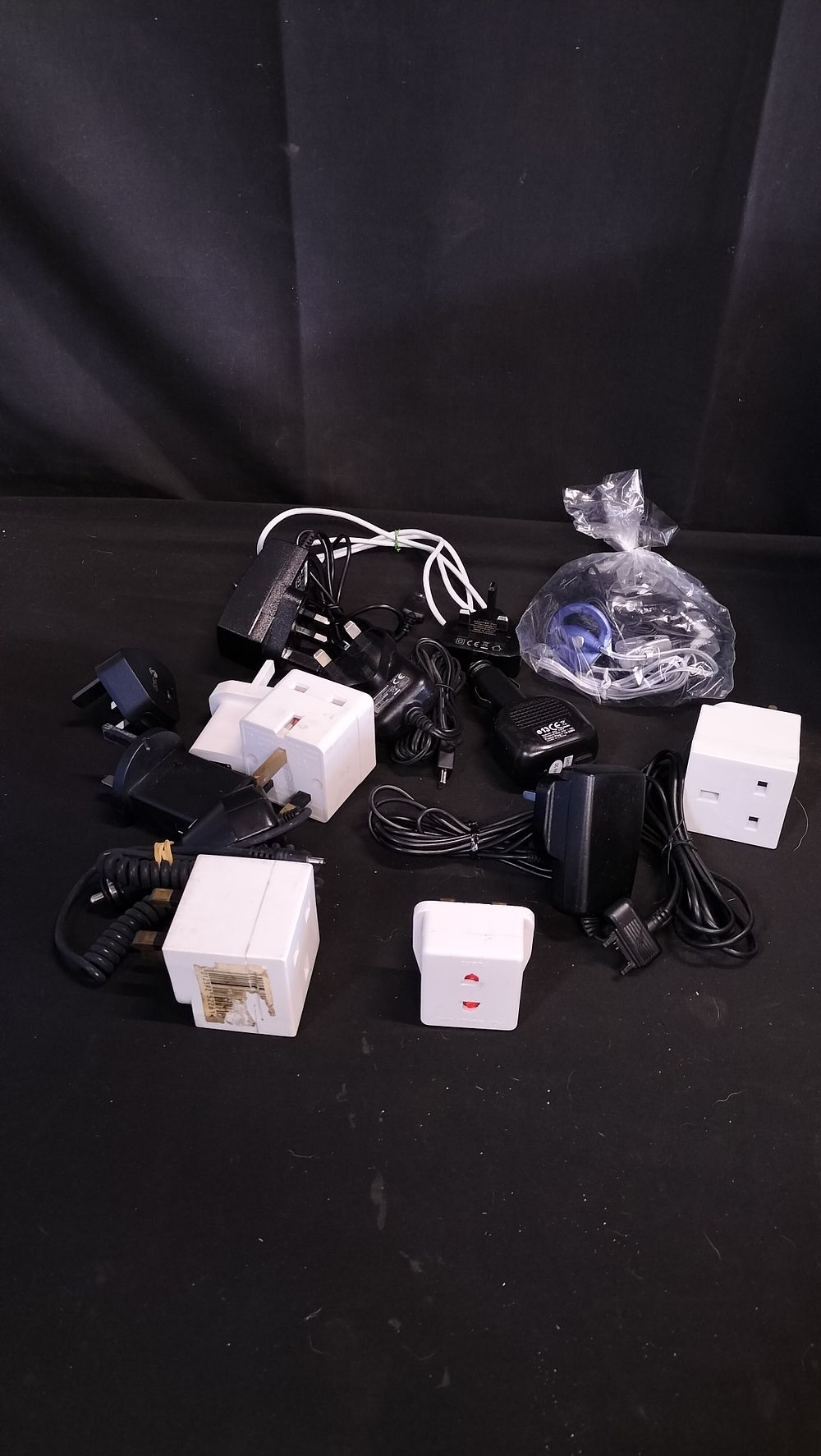 Lot 669: Assorted usb plugs, multi socket plugs and other...