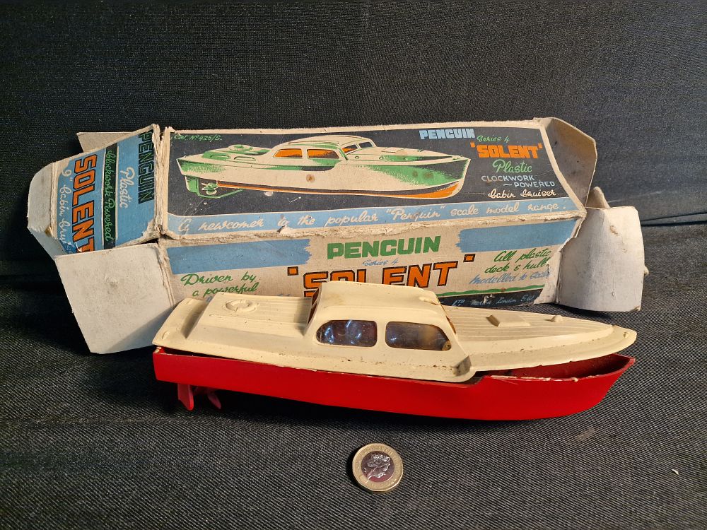 Lot 331: Vintage Solent Plastic Clockwork Powered Cabin Cruiser in Box a/f