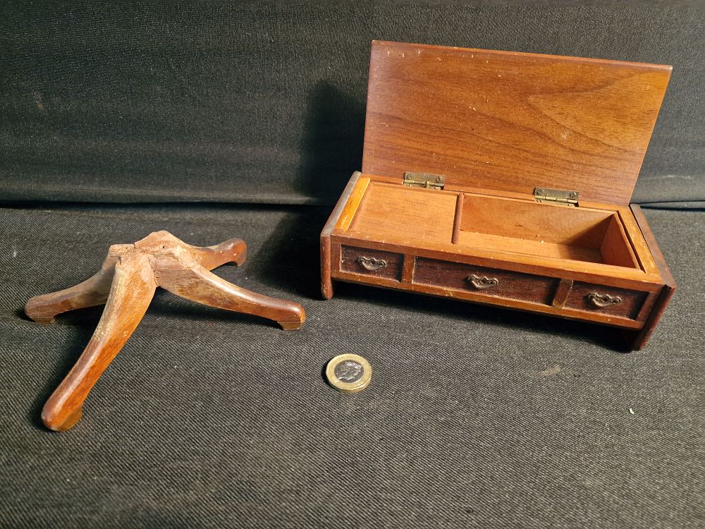 Lot 332: Vintage Wooden Tallent Music Box a/f Plays a Tune but Legs are Broken Off