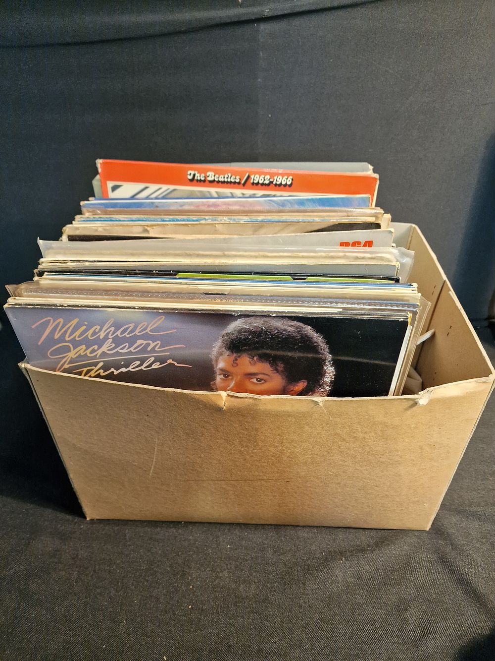 Lot 333: Selection of Vintage Collectable Vinyl Records inc Michael Jackson, Status Quo, The Beatles and More