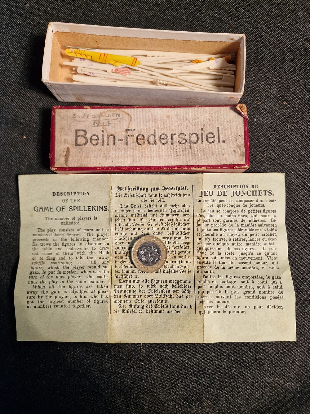 Lot 334: Vintage German Bein-Federspiel Game of Spillekins (Bone Pick Up Sticks).