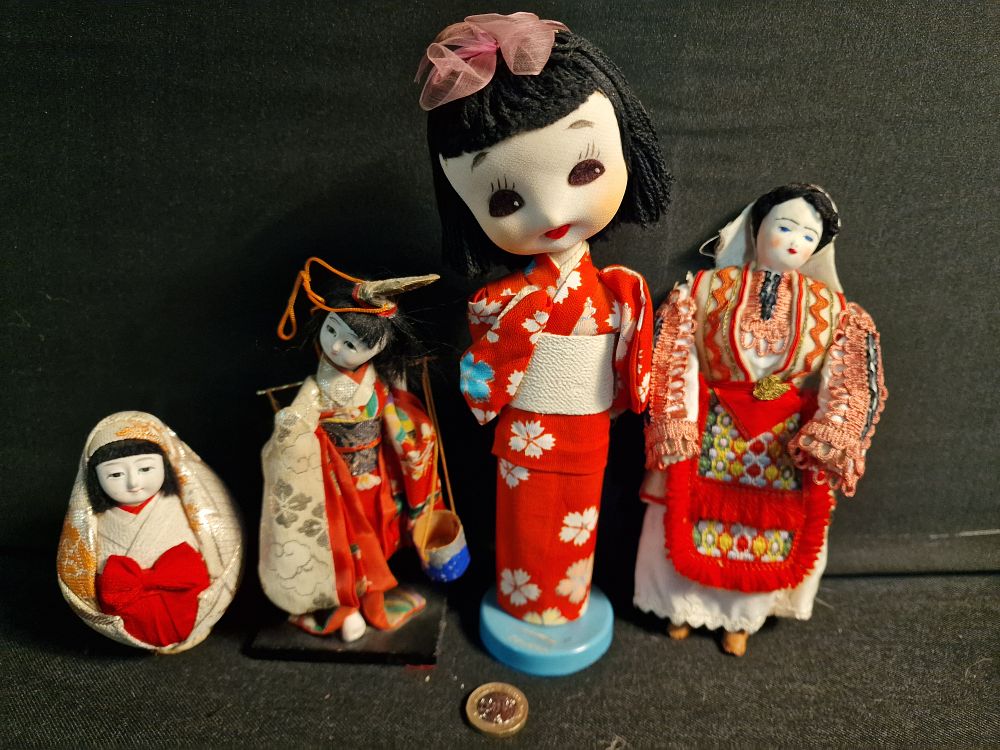 Lot 365: Selection of Vintage Oriental Dolls