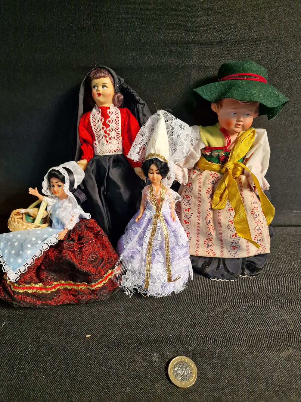 Lot 367: Selection of Vintage Collectable Dolls