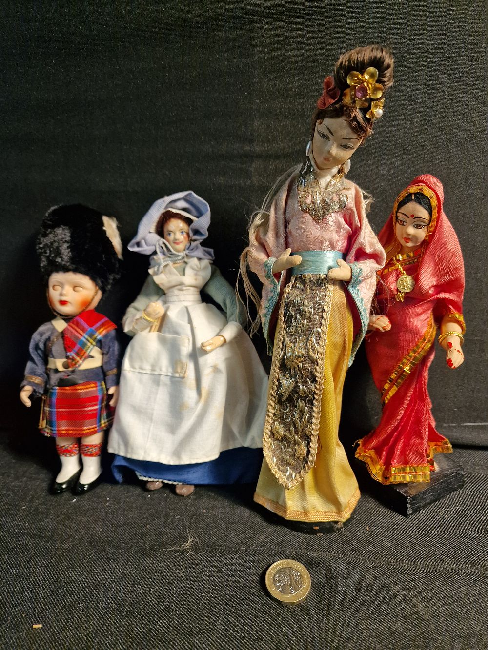Lot 368: Selection of Vintage Collectable Dolls