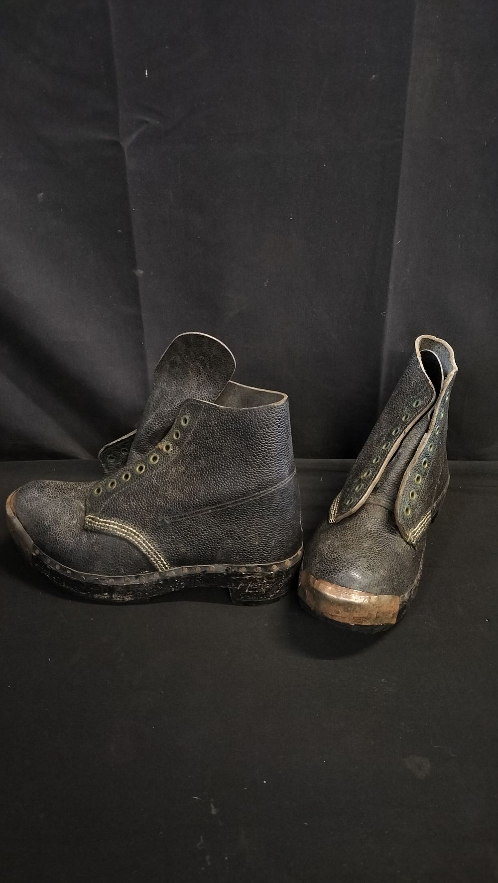 Lot 701: Pair of black clog boots size UK 9