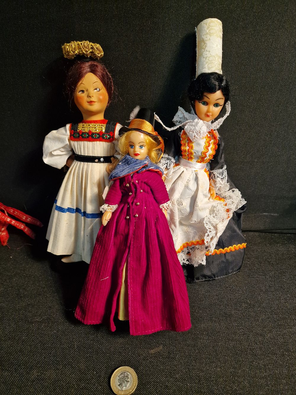 Lot 373: Selection of Vintage Collectable Dolls