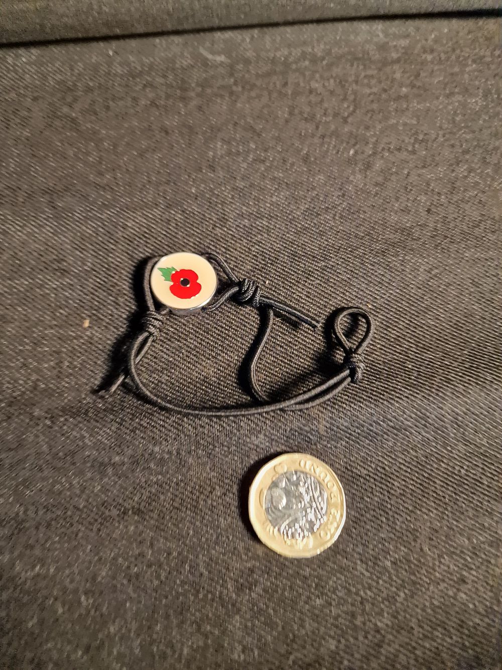 Lot 380: Poppy Pendant