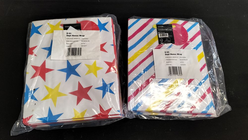 Lot 726: Two packs of 6 gift bags. 12  in...