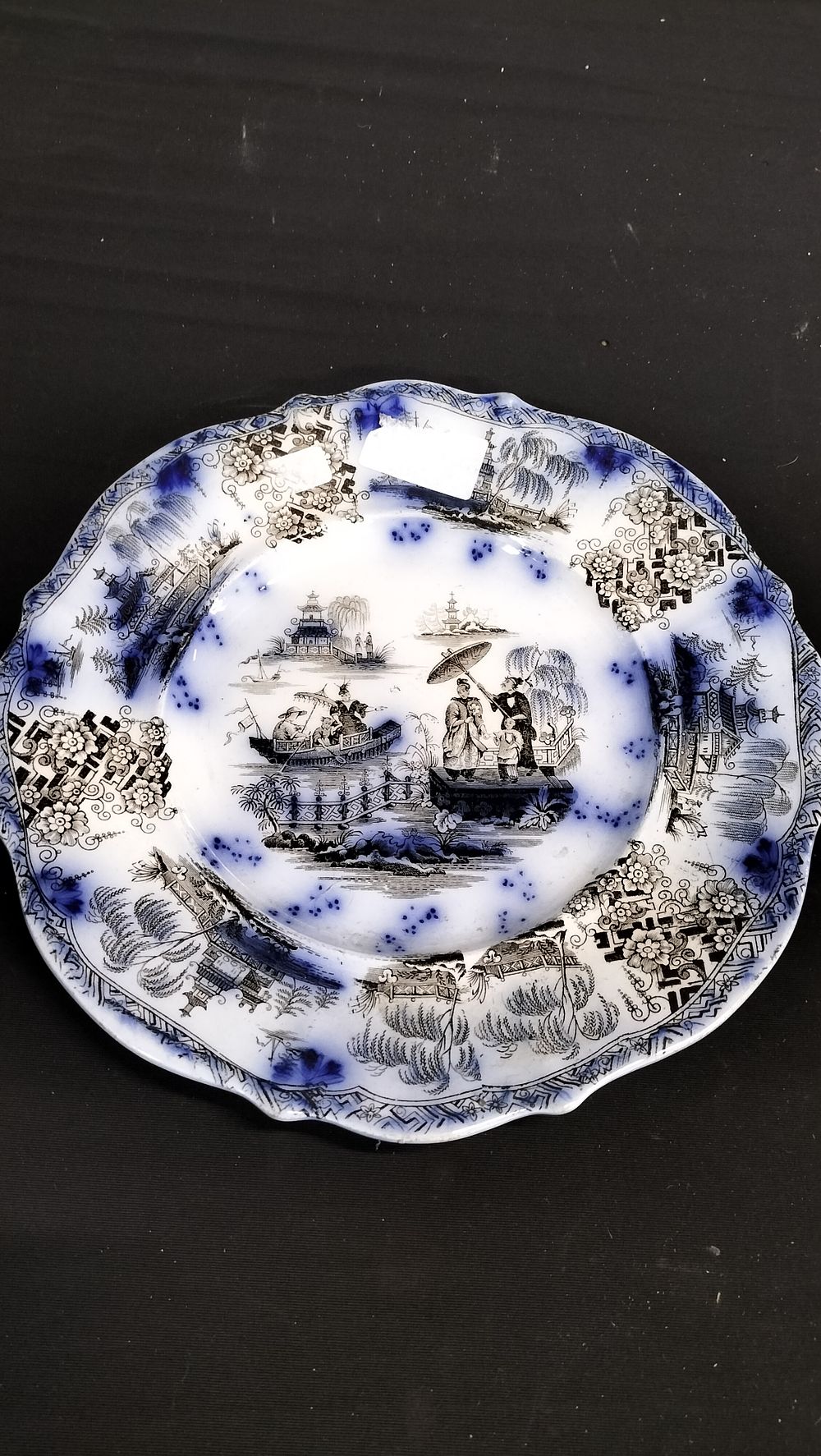 Lot 735: Blue and White oriental style decorative plate