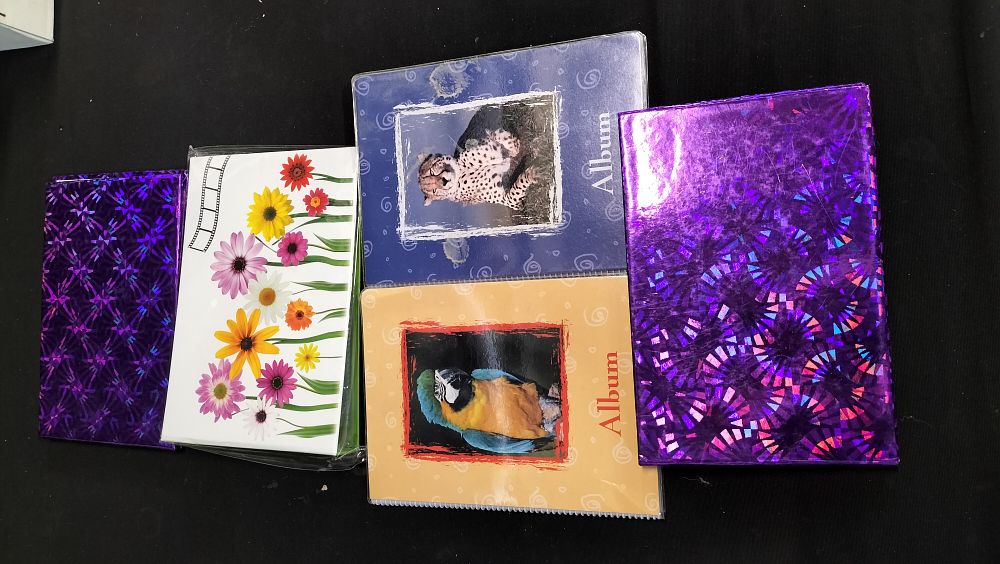Lot 751: 6  small photo albums 