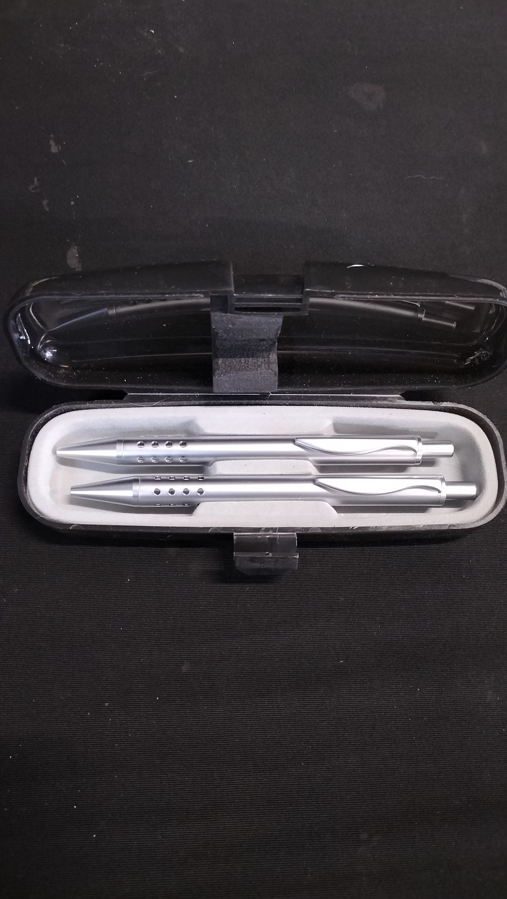 Lot 755: Pen set in case