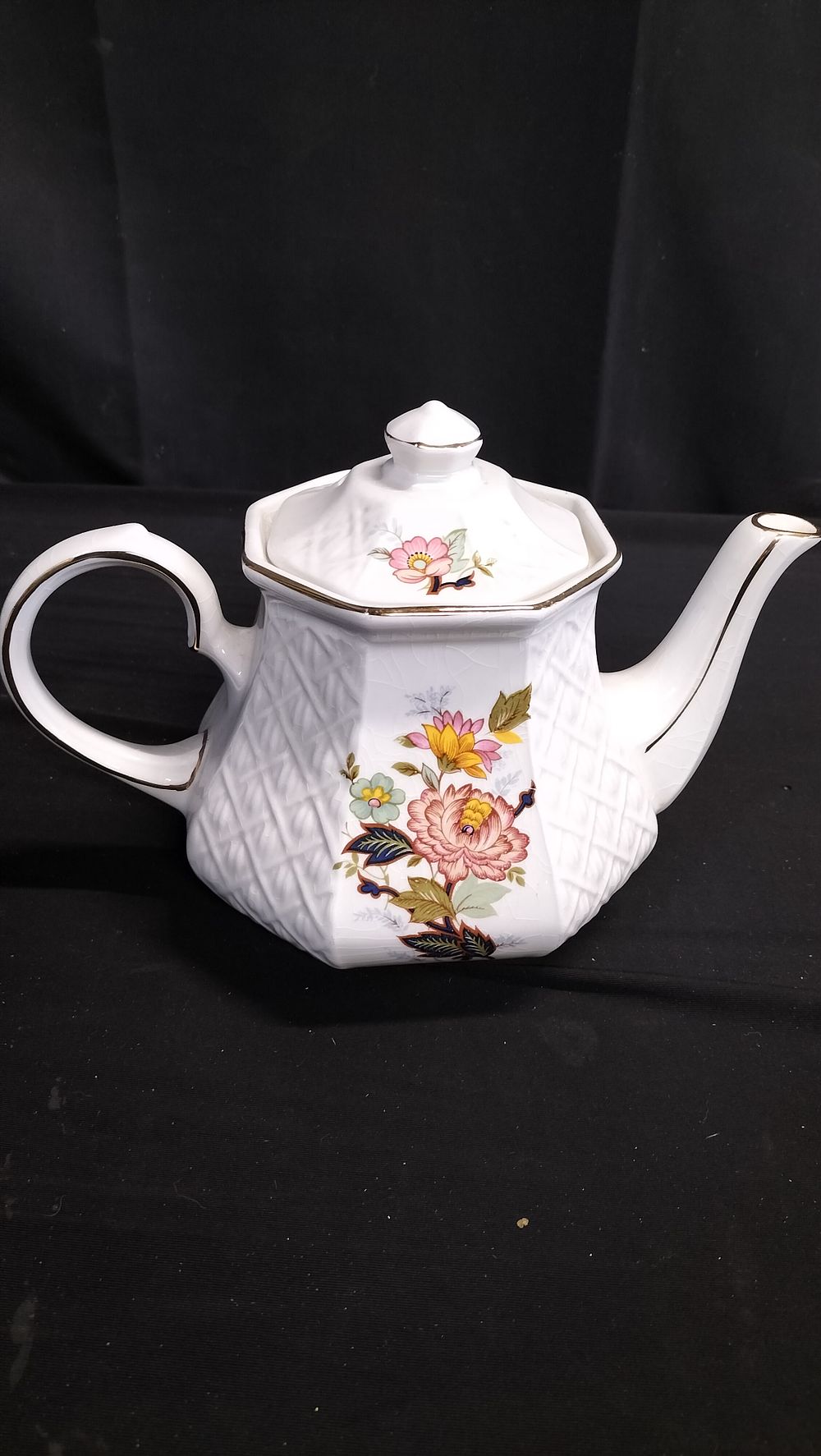 Lot 796: Sadler floral teapot