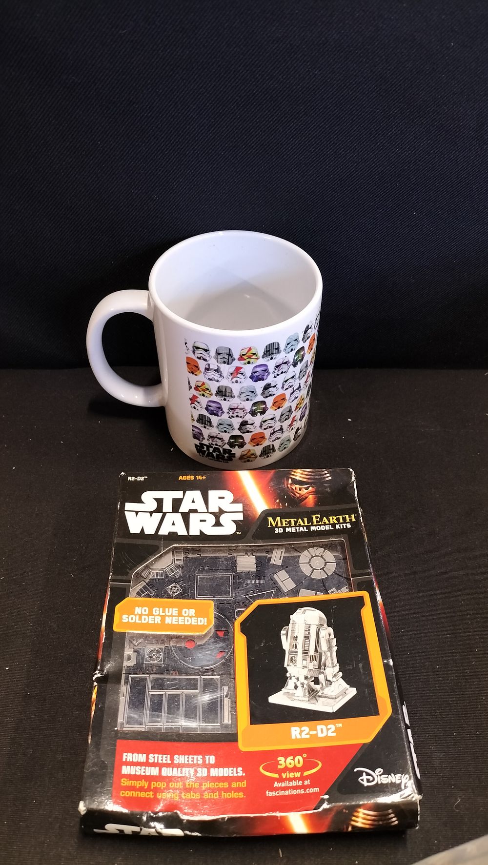 Lot 617: Star Wars cup and metal Earth 3d Metal...