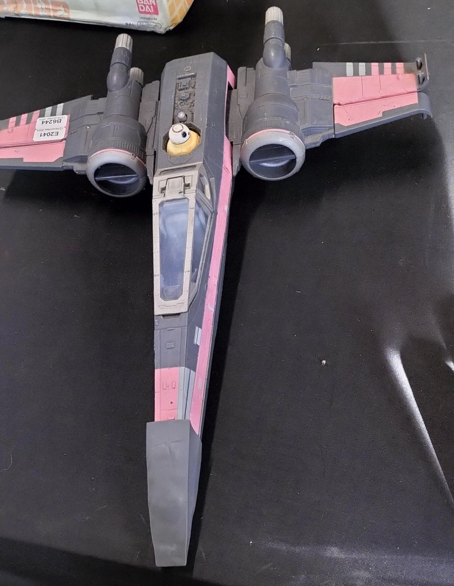 Lot 631: The Force Awakens Captain Poe Dameron's X-Wing fighter 