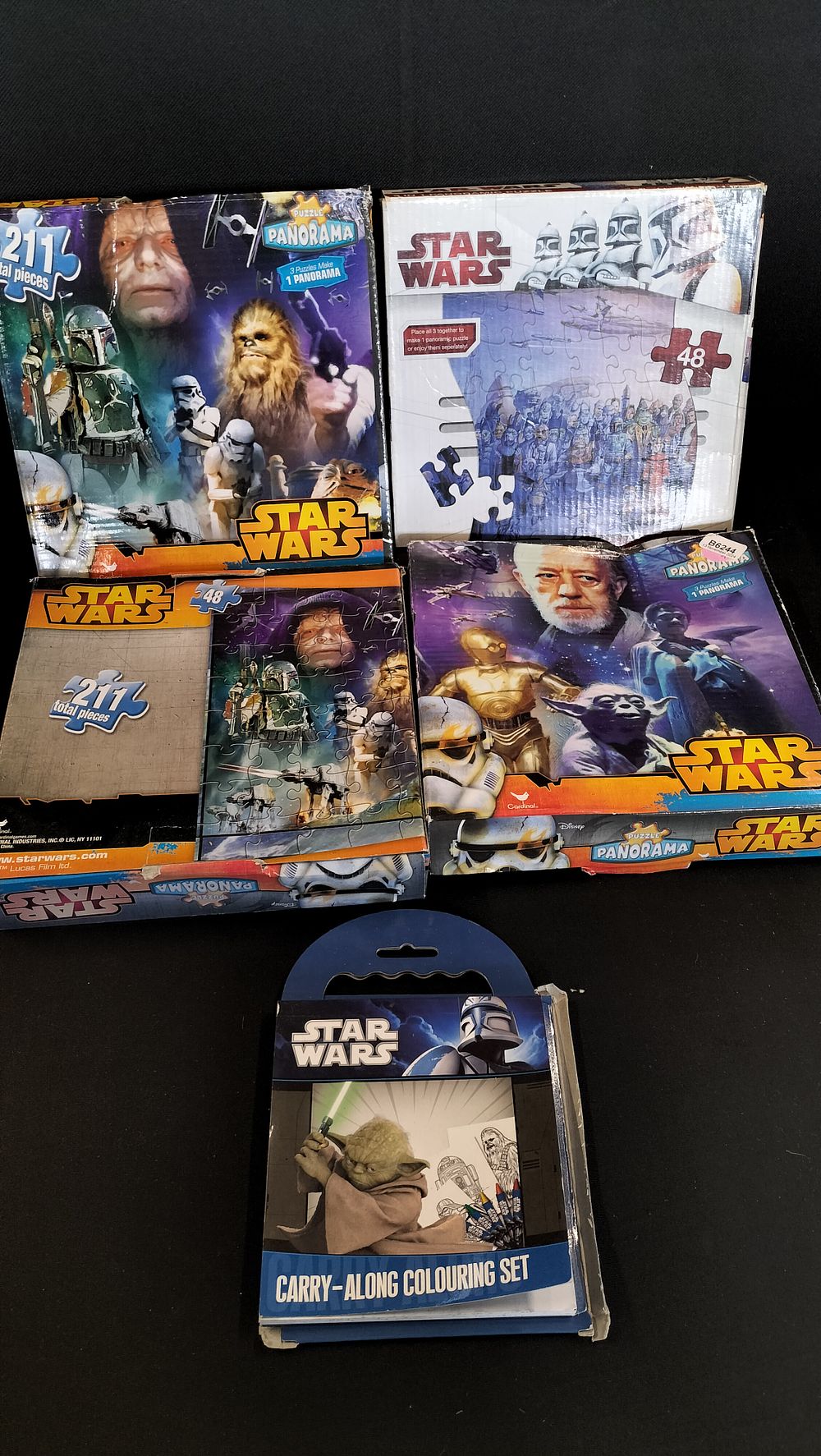 Lot 652: 4 Star Wars jigsaws and a carry along...