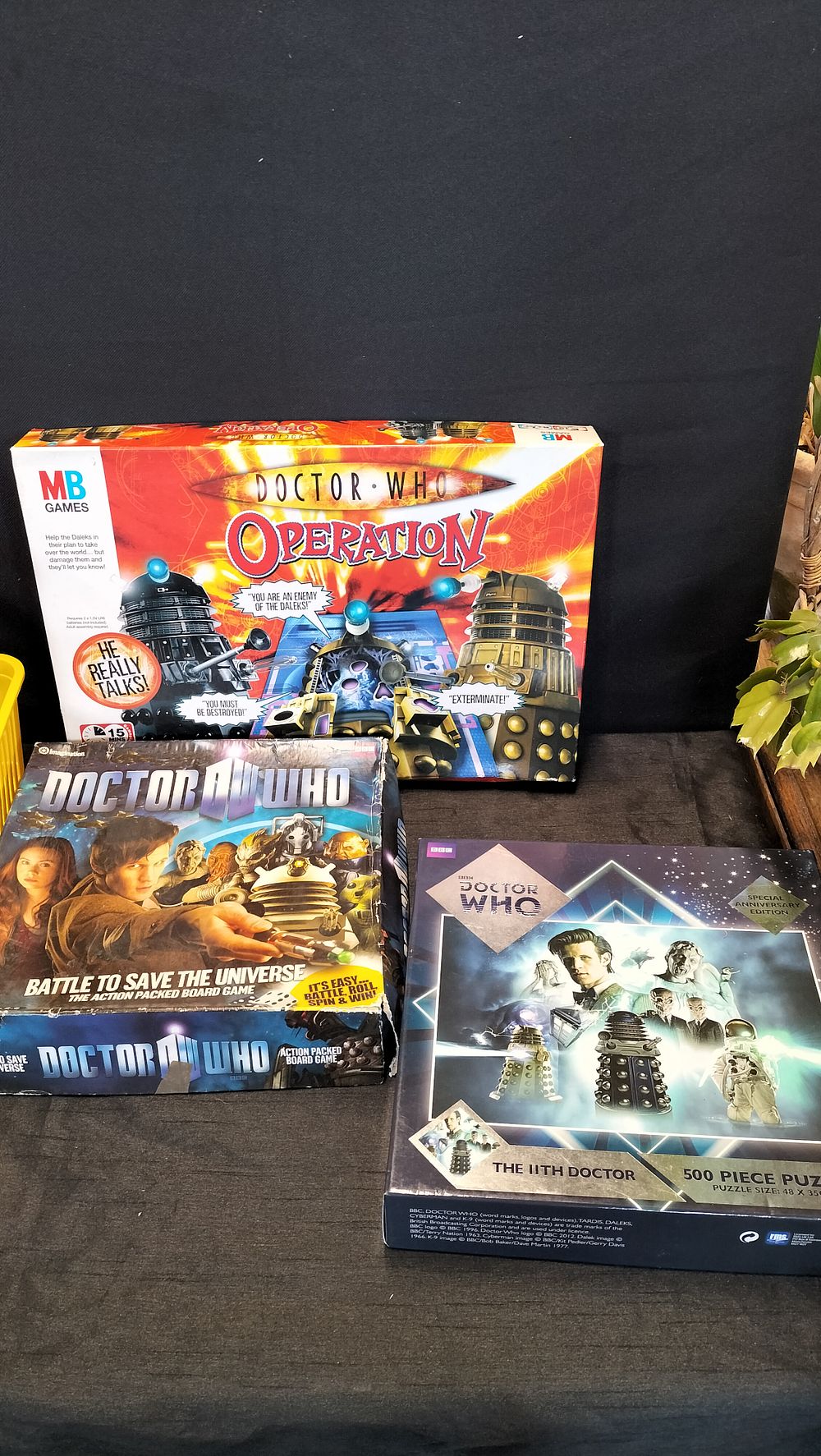 Lot 663: Two Dr Who games and a jigsaw 
