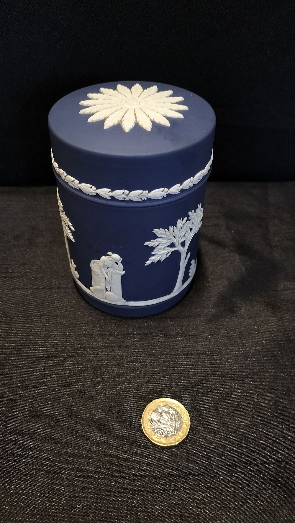 Lot 665: Wedgewood Portland blue storage jar 