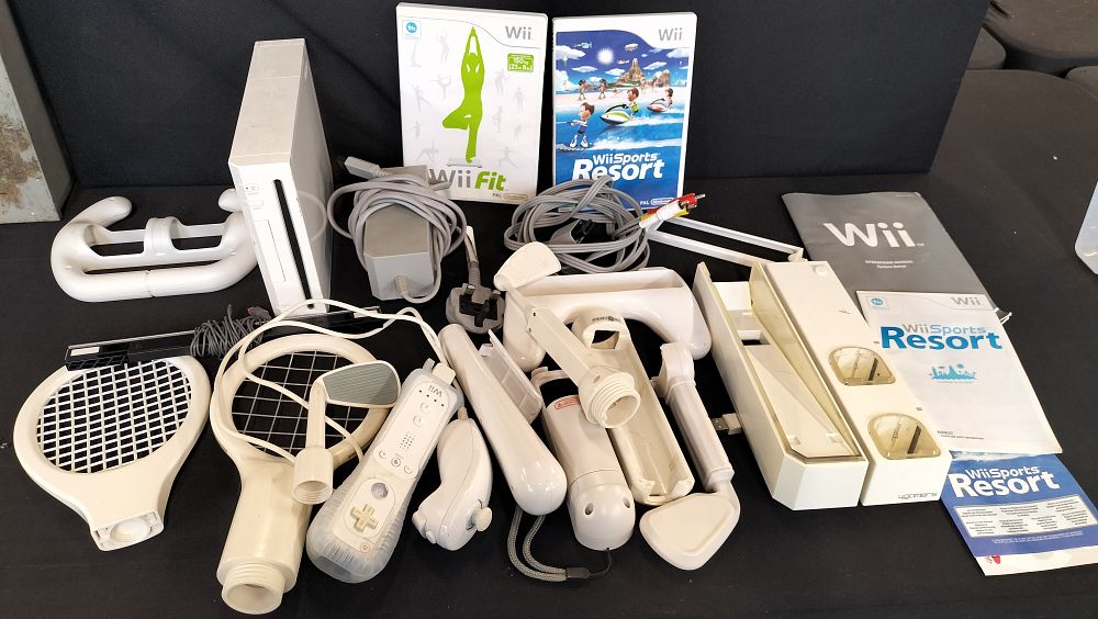 Lot 686: Nintendo Wii with controller, Wii fit, Sports Resort...