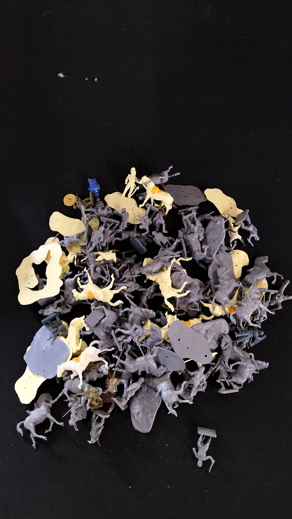 Lot 693: Selection of Small Plastic Soldiers and Horses