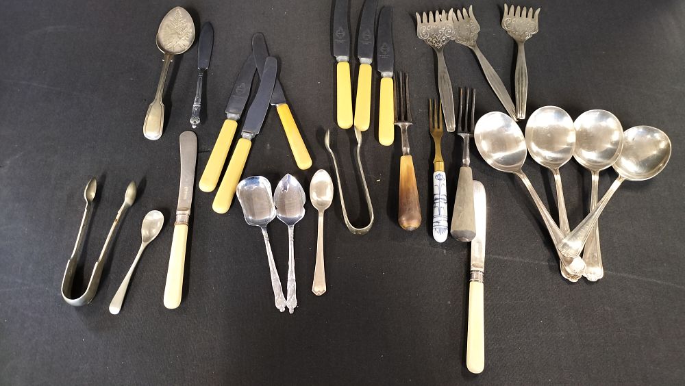 Lot 718: Selection of various vintage cutlery 