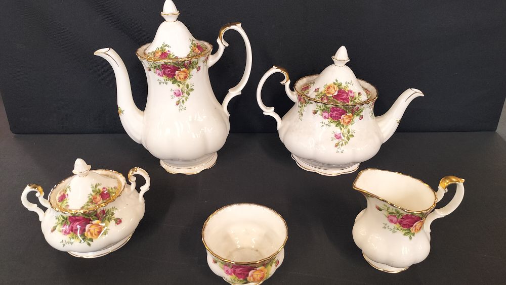 Lot 721: Royal Albert, Old country Roses tea and coffee...