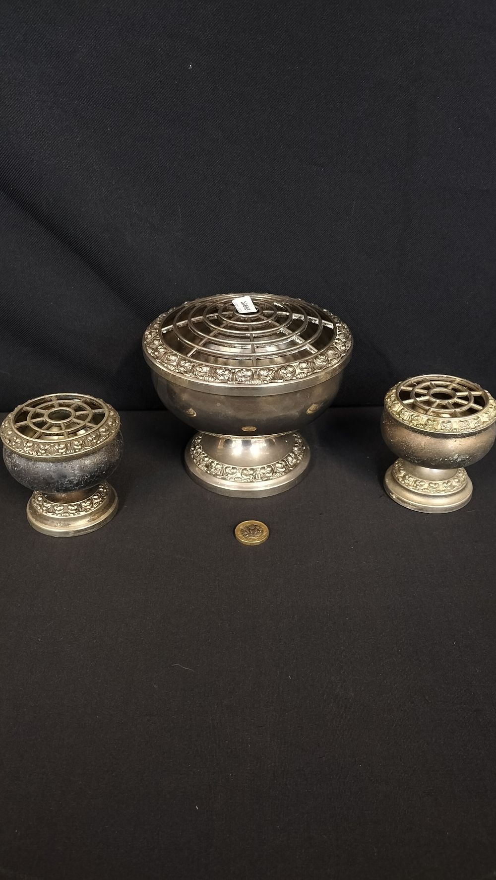 Lot 724: Three silver plated posy bowls 