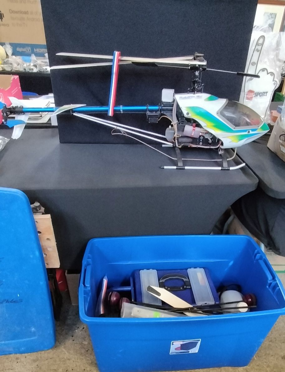 Lot 735: Shuttle Sceadu 50 petrol helicopter with a very...