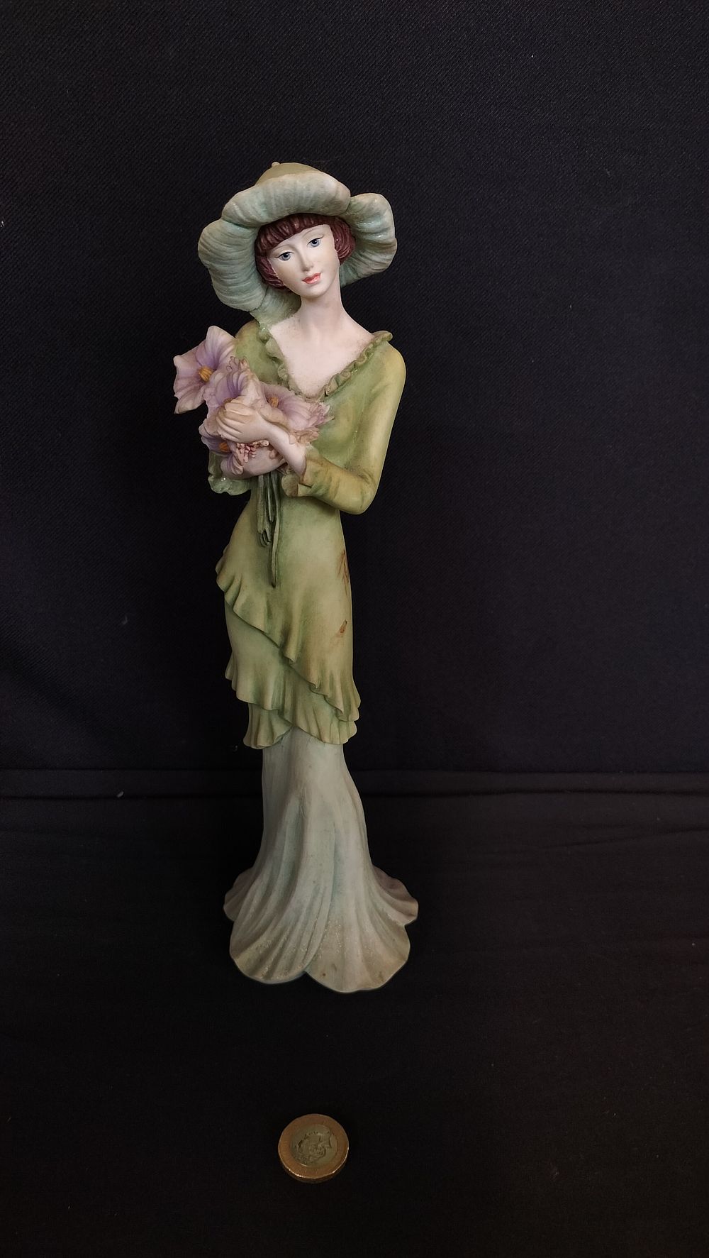 Lot 749: Leonardo Collection. The flower princess figurine 