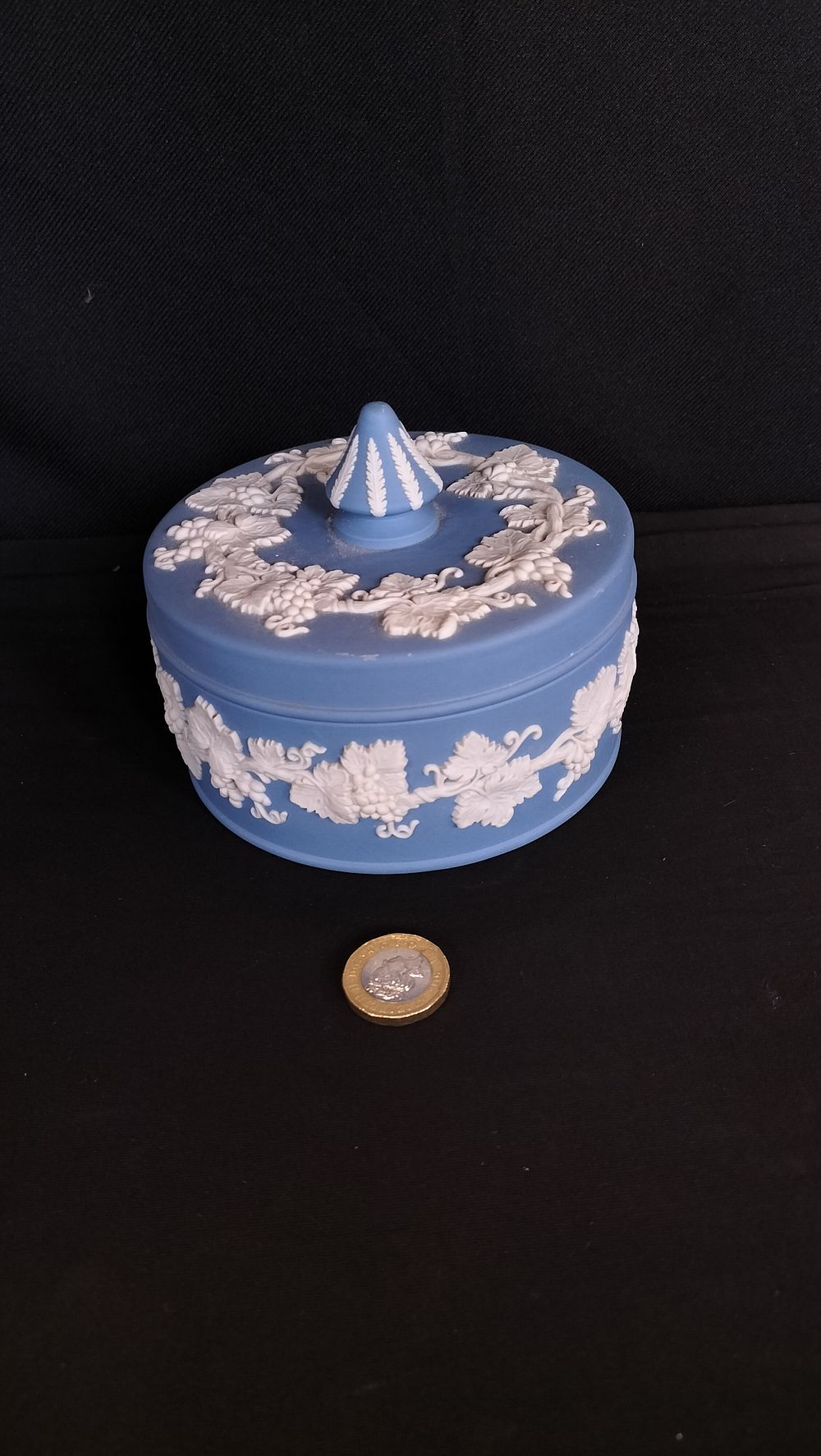Lot 750: Wedgewood Jasper Ware large trinket dish with lid...